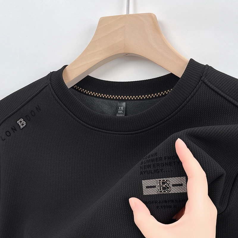 Solid Color Men's Round Neck Plus Plush Thick Hoodie Base Shirt Autumn and Winter New Long Sleeved T-shirt Men's Top
Solid Color Men's Round Neck Plus Plush Thick Hoodie Base Shirt Autumn and Winter New Long Sleeved T-shirt Men's Top