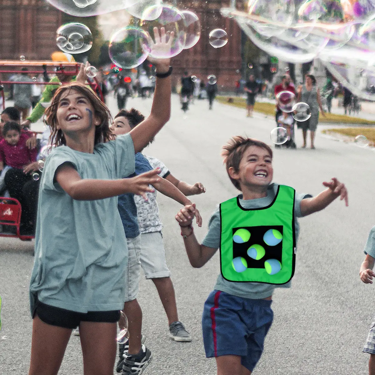 1Set Sticky Ball Vest Set for Kids Toddlers 2 Vests 10 Sponge Balls Premium Polyester Self-Stick Front Outdoor Group Play Motor
1Set Sticky Ball Vest Set for Kids Toddlers 2 Vests 10 Sponge Balls Premium Polyester Self-Stick Front Outdoor Group Play Motor