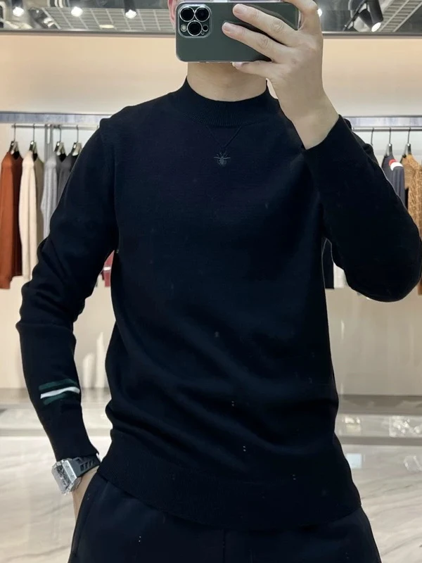 High-End round Ne Knitted Sweater Men's Faionable Bee Embroidered Woolen Base irt for Young Men Urban Sle Winter Wear
High-End round Ne Knitted Sweater Men's Faionable Bee Embroidered Woolen Base irt for Young Men Urban Sle Winter Wear