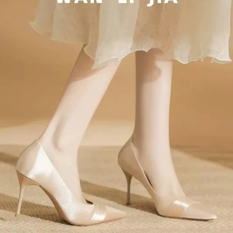 Новые женские туфли-лодочки на шпильке с острым носком из сатина во французском стиле, элегантные
Новые женские туфли-лодочки на шпильке с острым носком из сатина во французском стиле, элегантные