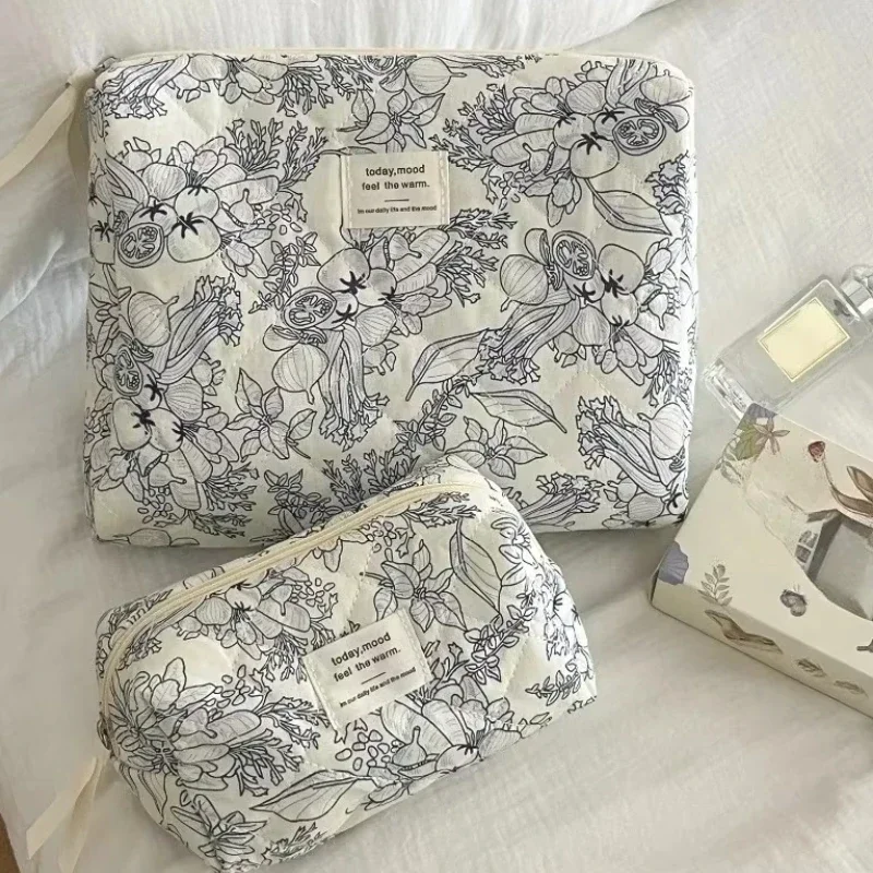 Wholesale Vintage Flower Women Cosmetic Bag Portable Zipper Makeup Travel Organizer Female Handbag Toiletry Storage Pouch
Wholesale Vintage Flower Women Cosmetic Bag Portable Zipper Makeup Travel Organizer Female Handbag Toiletry Storage Pouch
