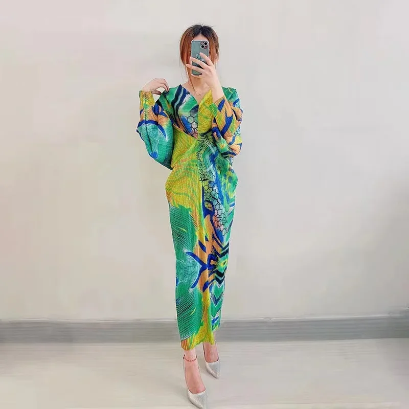 2022 Summer Miyake Pleated Dress New Original Design Loose Slimming Medium Length V-Neck Elegant Bat Sleeve Women'S Party Dress
2022 Summer Miyake Pleated Dress New Original Design Loose Slimming Medium Length V-Neck Elegant Bat Sleeve Women'S Party Dress