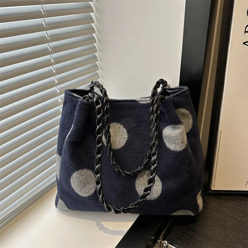 New Retro Polka Dot Suede Handbag for Women Large Capacity Shoulder Underarm Bag with Chain Tote Bag
New Retro Polka Dot Suede Handbag for Women Large Capacity Shoulder Underarm Bag with Chain Tote Bag