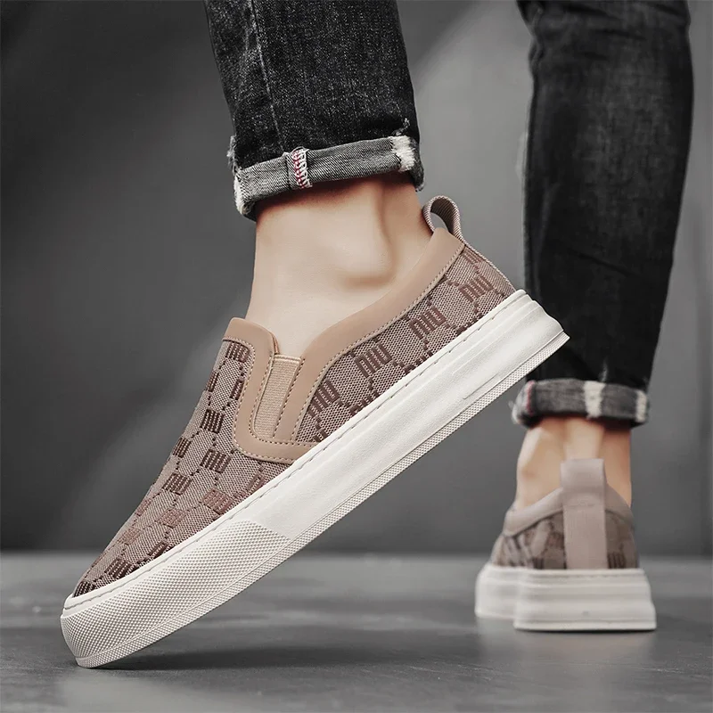 A New Type of Men's Flat-heeled, Low-top, Round-toe, Soft-soled, and Durable Walking Casual Sneakers for All Four Seasons
A New Type of Men's Flat-heeled, Low-top, Round-toe, Soft-soled, and Durable Walking Casual Sneakers for All Four Seasons