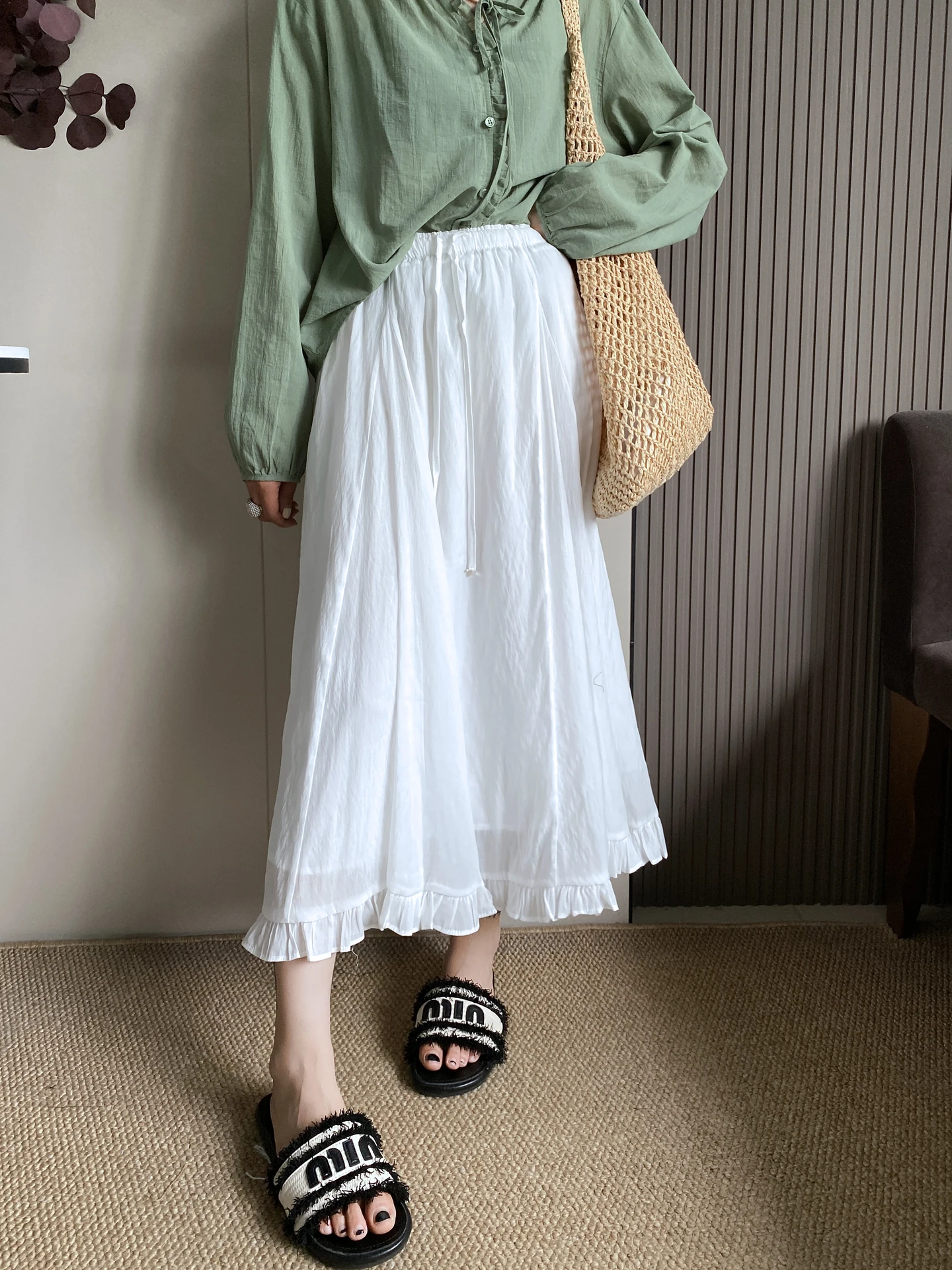 Юбка миди А-силуэта с высокой талией, женская, весна-лето, новый дизайн, в клетку, с кружевной отделкой, корейский стиль, повседневная, свободного кроя
Юбка миди А-силуэта с высокой талией, женская, весна-лето, новый дизайн, в клетку, с кружевной отделкой, корейский стиль, повседневная, свободного кроя