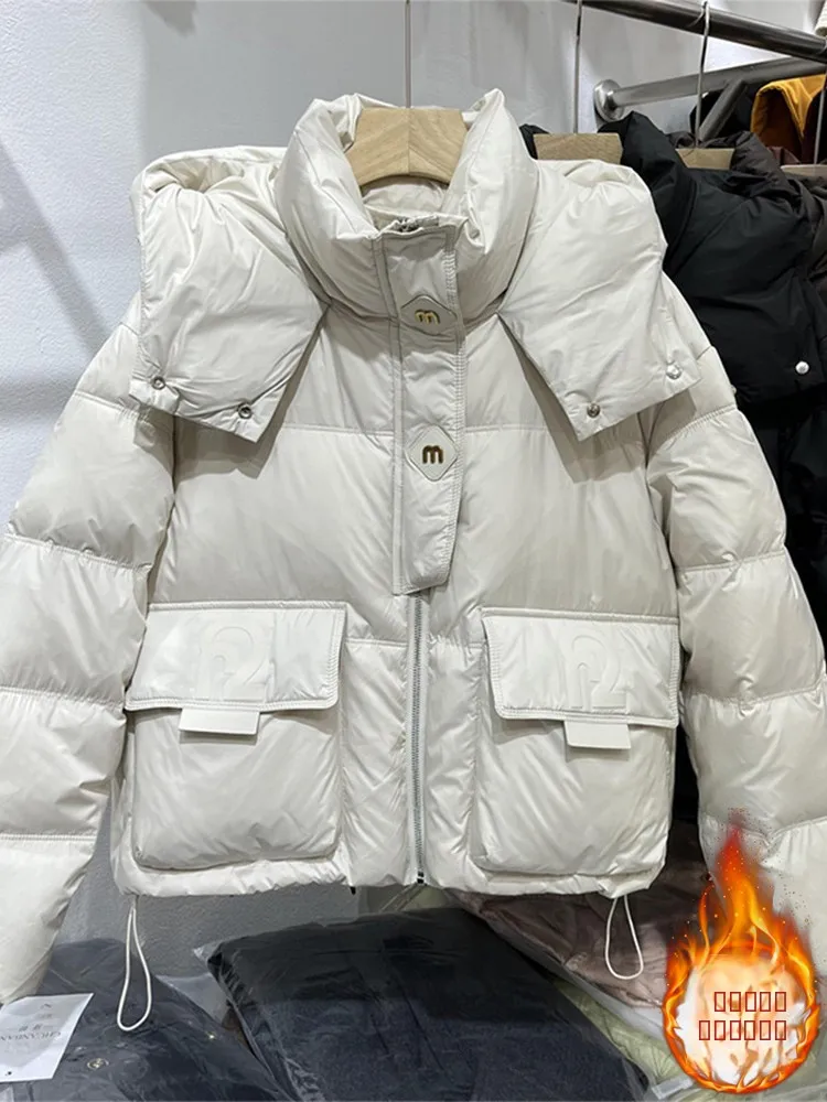 Зимняя утепленная хлопковая куртка с капюшоном для женщин, модное теплое короткое пальто, верхняя одежда в корейском стиле, новинка
Зимняя утепленная хлопковая куртка с капюшоном для женщин, модное теплое короткое пальто, верхняя одежда в корейском стиле, новинка