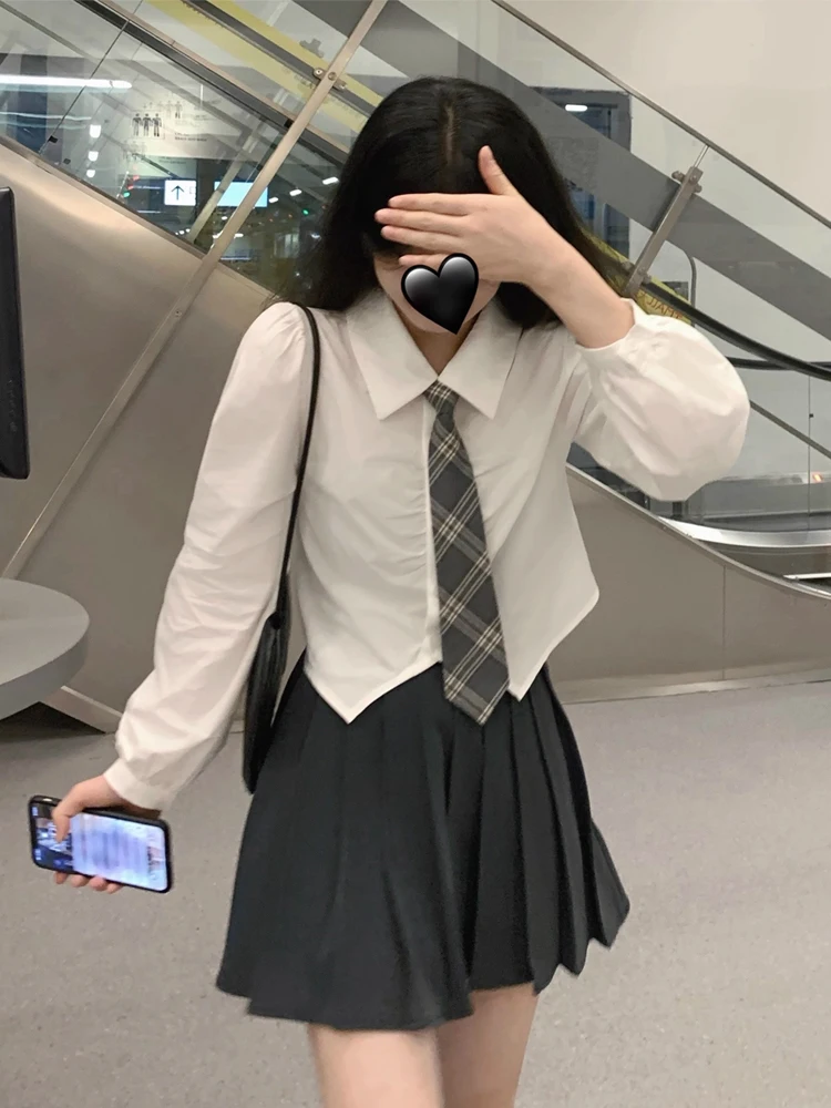 Elegant White Long Sleeve Women's Shirt Pleated British Style Commute Wind Short Length Button Design Pure Color JK Top
Elegant White Long Sleeve Women's Shirt Pleated British Style Commute Wind Short Length Button Design Pure Color JK Top
