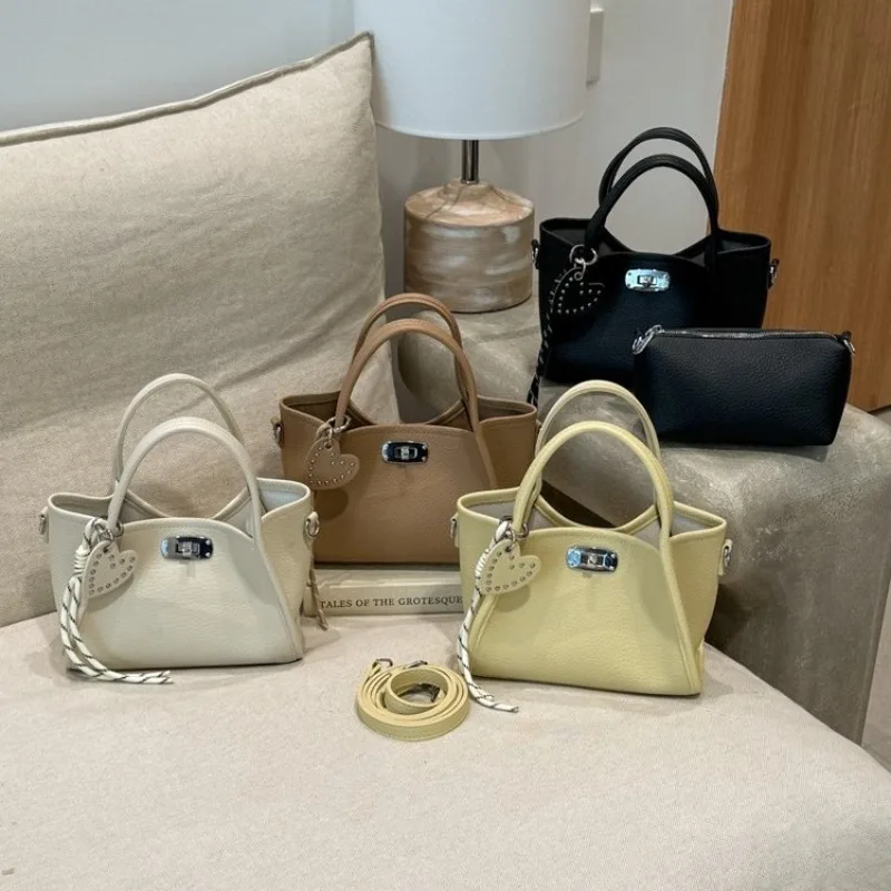 Designer Motherhood Diaper Bag For Women Luxury Leather Tote Elegant Crossbody Bag Stylish Essential Bag
Designer Motherhood Diaper Bag For Women Luxury Leather Tote Elegant Crossbody Bag Stylish Essential Bag