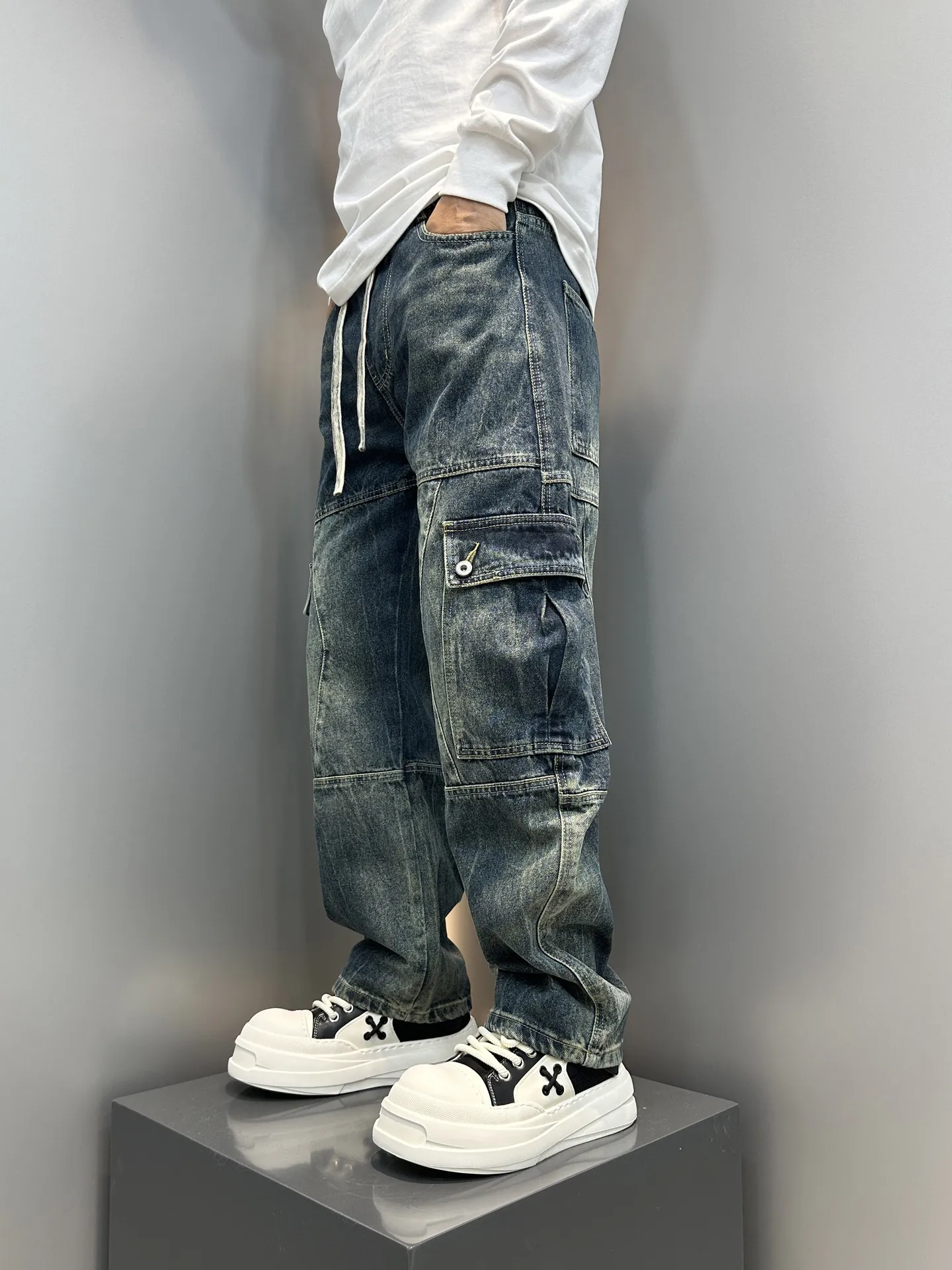 Washed American Style Multi-Pocket Workwear Jeans Men's Spring Autumn New Retro Loose Casual Straight Leg Jeans
Washed American Style Multi-Pocket Workwear Jeans Men's Spring Autumn New Retro Loose Casual Straight Leg Jeans