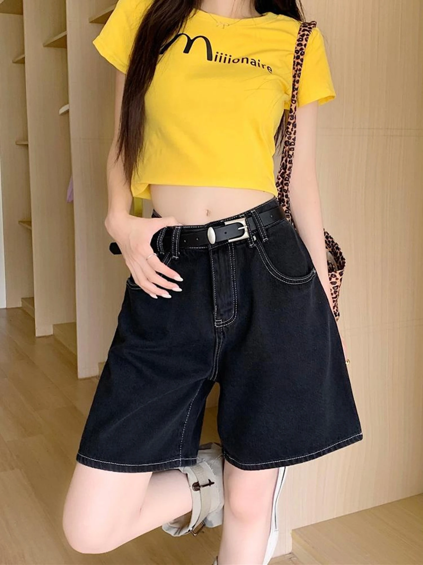High Waist Loose Fit Casual Jeans Women's Summer New Style Thin Fabric Wide Leg Five-Point Pants Casual Trousers
High Waist Loose Fit Casual Jeans Women's Summer New Style Thin Fabric Wide Leg Five-Point Pants Casual Trousers
