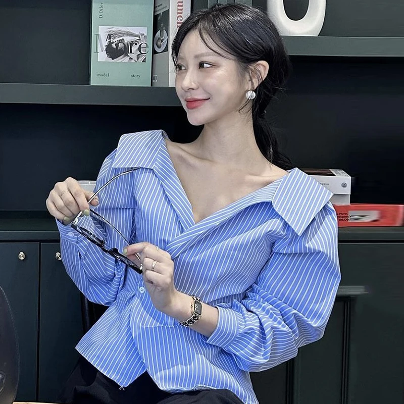 Полосатые рубашки, блузки, элегантные женские Blusas Mujer, майки с длинными рукавами и открытыми ключицами, весенняя женская одежда с лацканами
Полосатые рубашки, блузки, элегантные женские Blusas Mujer, майки с длинными рукавами и открытыми ключицами, весенняя женская одежда с лацканами