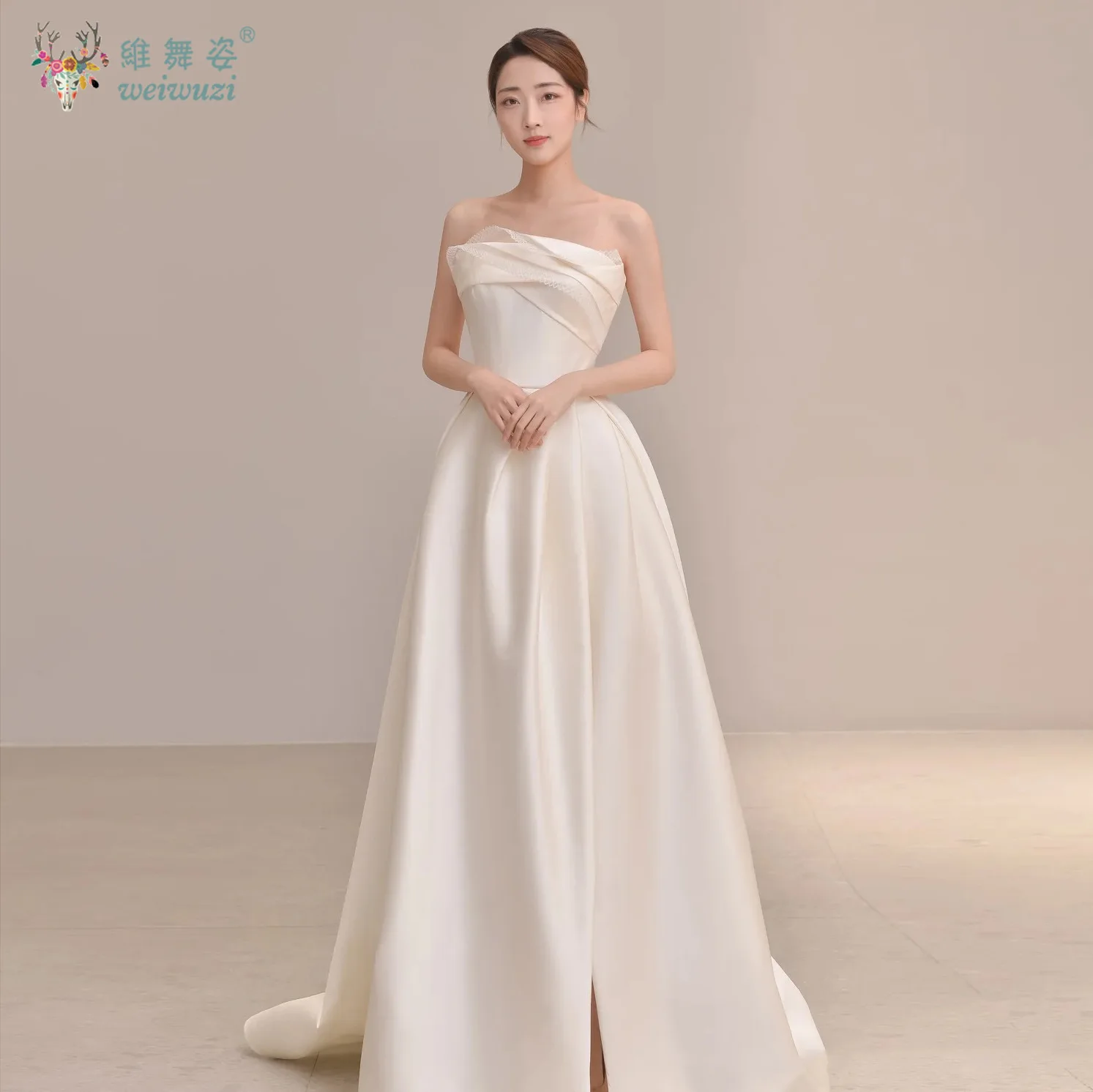 French Style Luxury White Satin Trailing Wedding Dresses for Bride Women Elegant Simple Strapless Sleeveless Banquet Bride Dress
French Style Luxury White Satin Trailing Wedding Dresses for Bride Women Elegant Simple Strapless Sleeveless Banquet Bride Dress