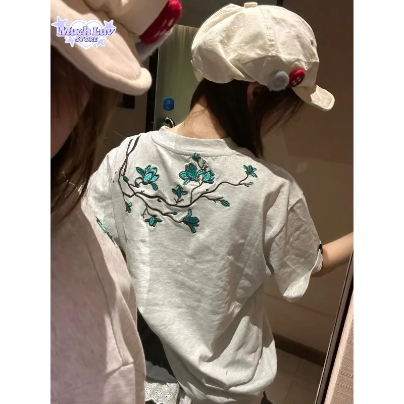 Blue Flower Embroidered Men's and Women's Pure Cotton T-shirts Suitable for Summer Casual and Comfortable Short Sleeved Tops
Blue Flower Embroidered Men's and Women's Pure Cotton T-shirts Suitable for Summer Casual and Comfortable Short Sleeved Tops