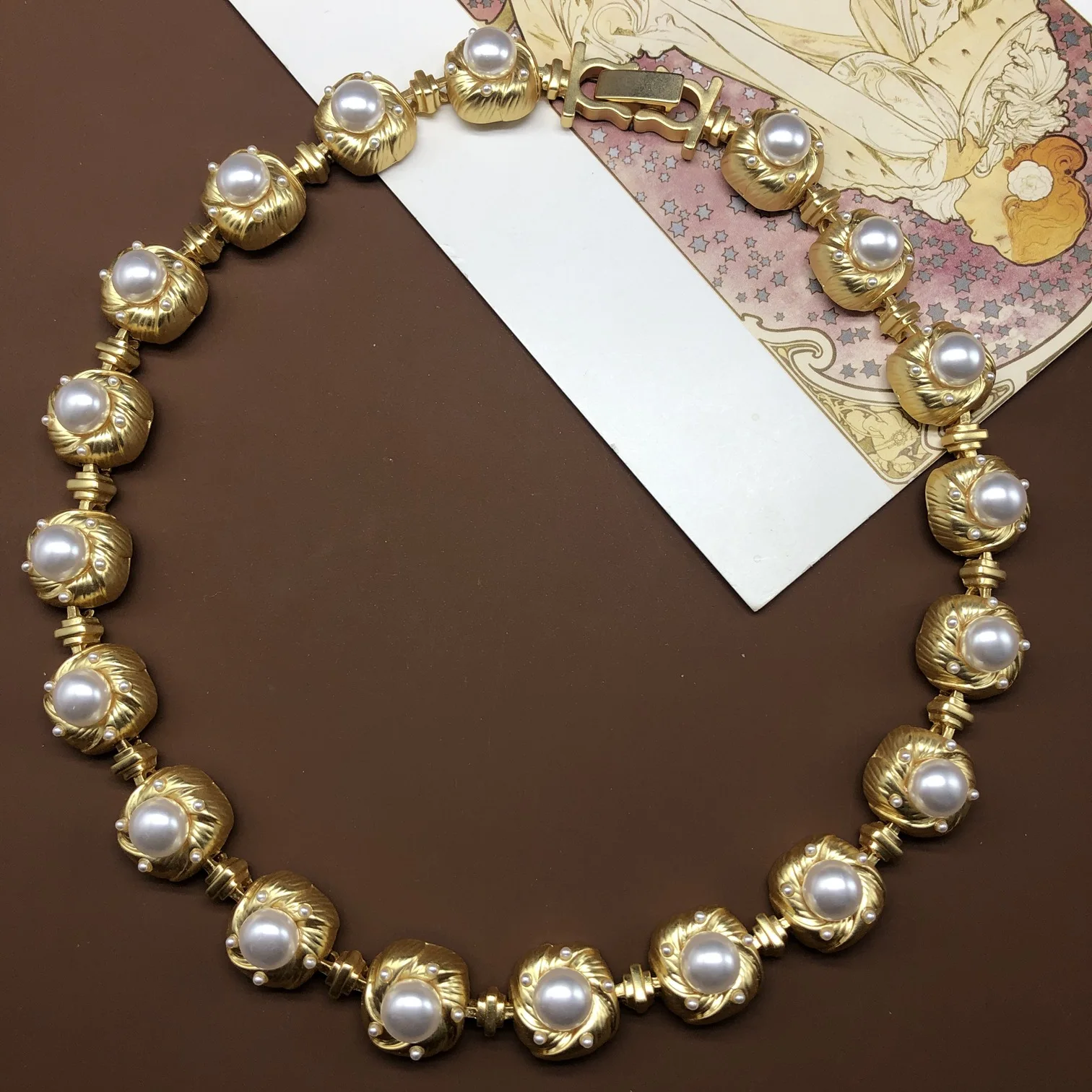 Vintage Pearl Necklace Bracelet Set Elegant Versatile Plain Gold Pearl Jewelry Set Clothing Accessories Birthday Gifts for Women
Vintage Pearl Necklace Bracelet Set Elegant Versatile Plain Gold Pearl Jewelry Set Clothing Accessories Birthday Gifts for Women