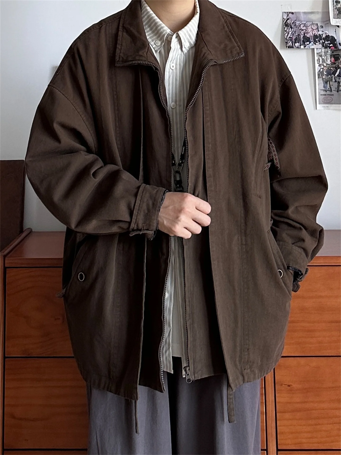 Мужская джинсовая куртка Waed: винтажный уличный стиль, свободный крой, рабочая одежда, повседневная универсальная верхняя одежда премиум-класса от американского модного бренда Co...
Мужская джинсовая куртка Waed: винтажный уличный стиль, свободный крой, рабочая одежда, повседневная универсальная верхняя одежда премиум-класса от американского модного бренда Co...