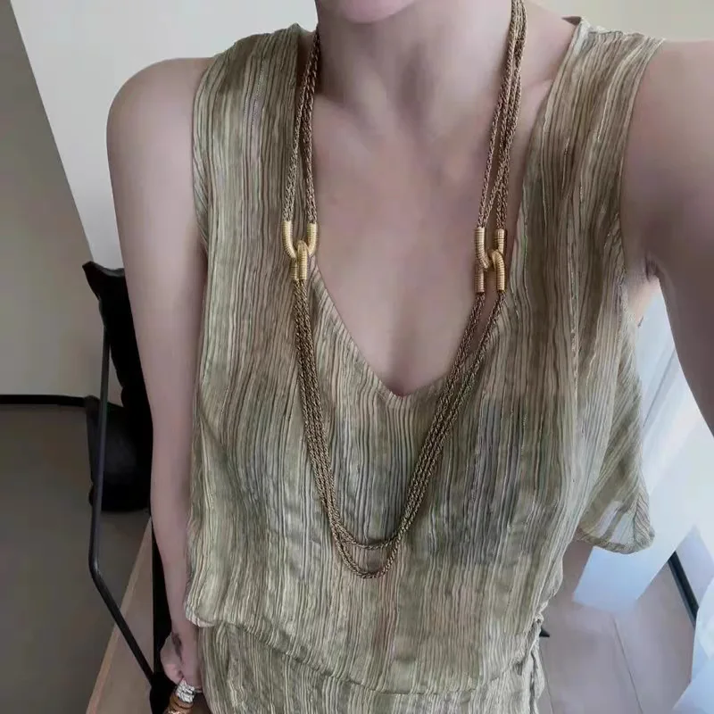 Handmade DIY Twist Chain Long 18K Gold Plated Fringe Necklace for Women, Sweater Chain, Niche Luxury Style Earrings.
Handmade DIY Twist Chain Long 18K Gold Plated Fringe Necklace for Women, Sweater Chain, Niche Luxury Style Earrings.