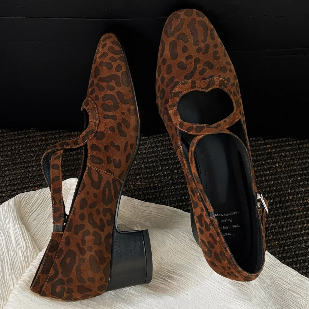 Women's leopard natural suede leather 4.5cm thick med heel narrow band cross strap pumps elegant ladies sweet dress heels shoes
Women's leopard natural suede leather 4.5cm thick med heel narrow band cross strap pumps elegant ladies sweet dress heels shoes