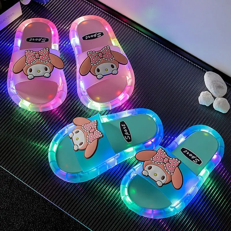 My Melody Kuromi Cartoon Flashing Light Slippers Child Cute Non-Slip Soft Sole Shine Sandals Girl Summer Outerwear Flip-Flops
My Melody Kuromi Cartoon Flashing Light Slippers Child Cute Non-Slip Soft Sole Shine Sandals Girl Summer Outerwear Flip-Flops