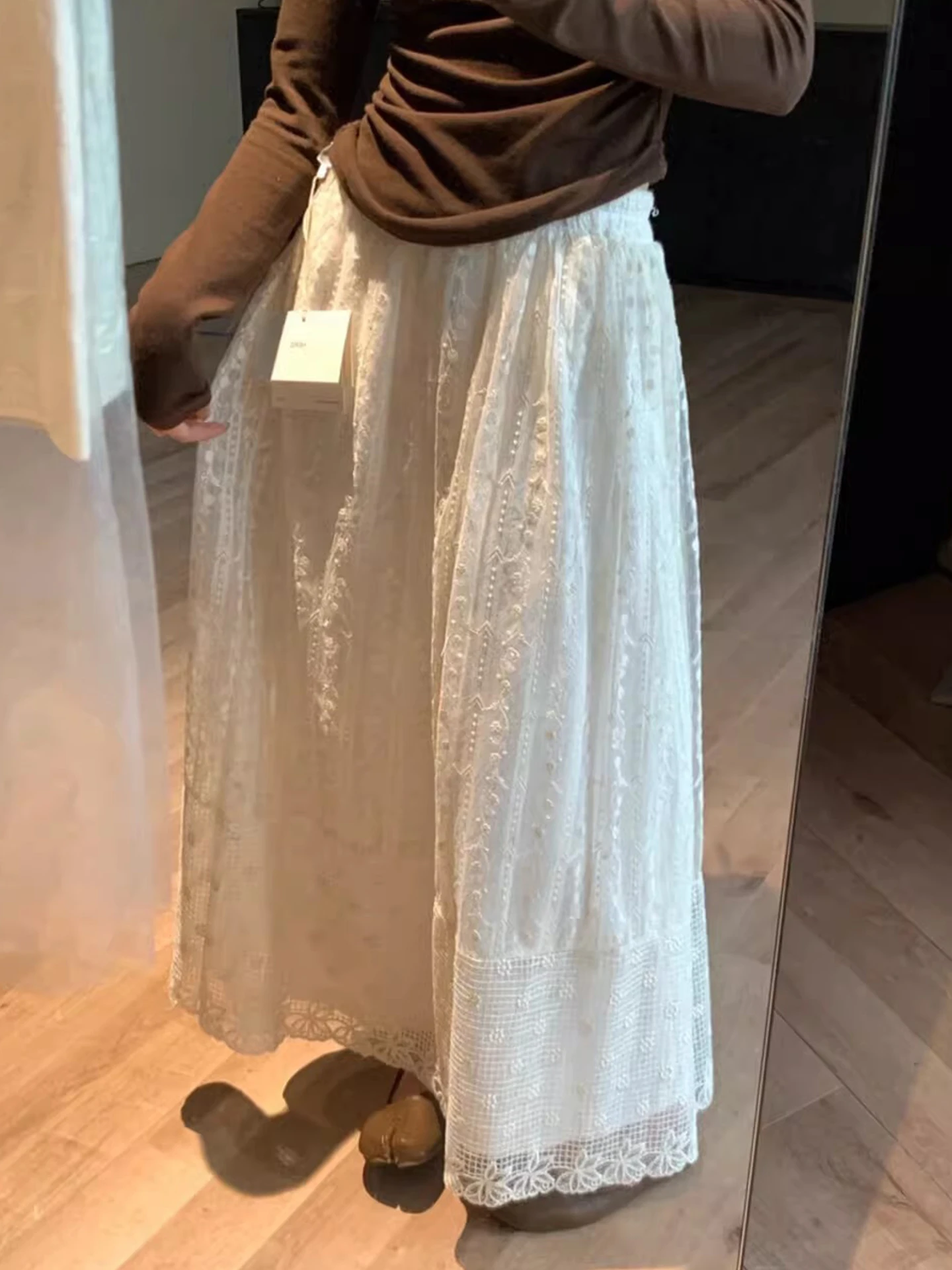 Новая женская длинная прямая юбка с кружевной вышивкой и эластичным поясом, универсальная, свободного кроя, для ранней весны 2026 года, в молодежном стиле
Новая женская длинная прямая юбка с кружевной вышивкой и эластичным поясом, универсальная, свободного кроя, для ранней весны 2026 года, в молодежном стиле