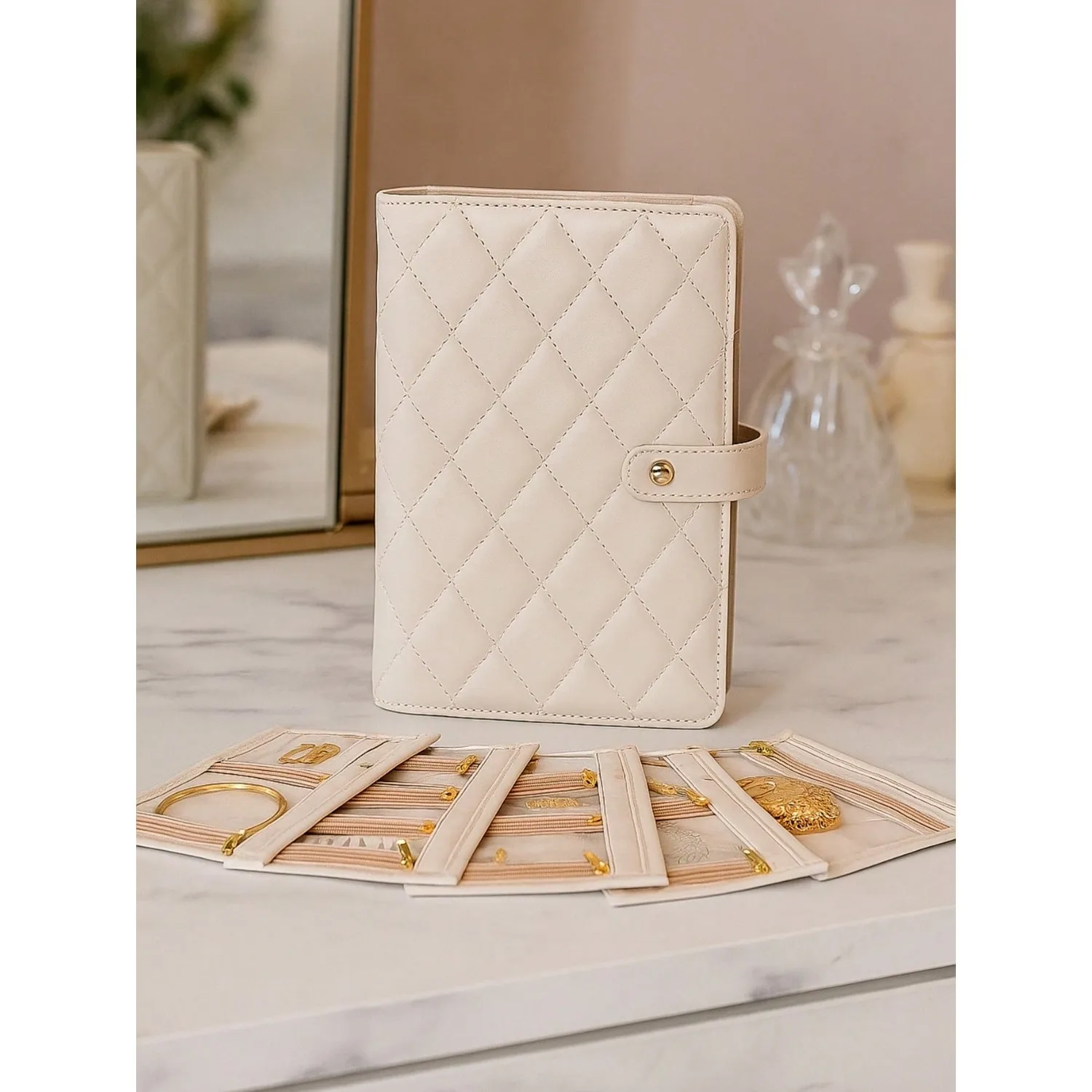 Travel Jewelry Box, Portable Jewelry Storage Pouch And Organizer Book With Zippered Transparent Compartments, Removable Pouches
Travel Jewelry Box, Portable Jewelry Storage Pouch And Organizer Book With Zippered Transparent Compartments, Removable Pouches