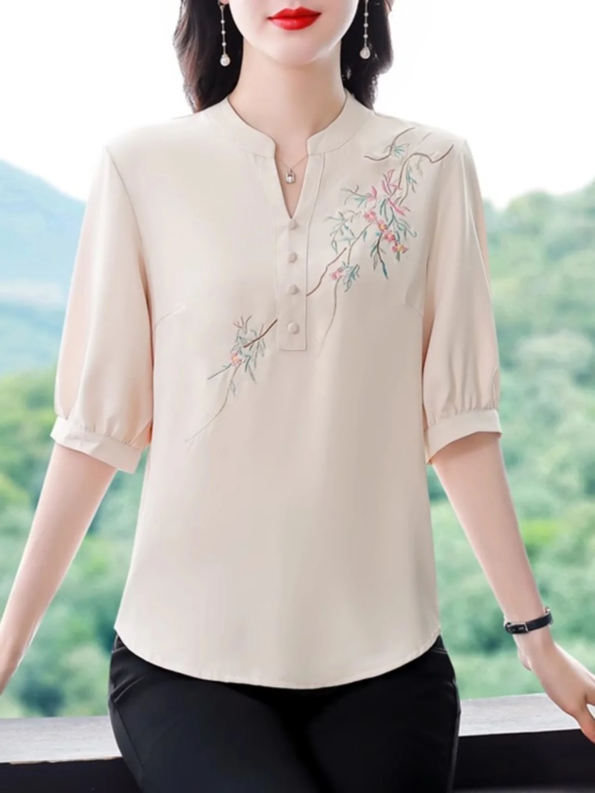 Новая женская футболка свободного кроя из хлопка и льна с вышивкой, летняя коллекция 2024, повседневный деловой стиль
Новая женская футболка свободного кроя из хлопка и льна с вышивкой, летняя коллекция 2024, повседневный деловой стиль