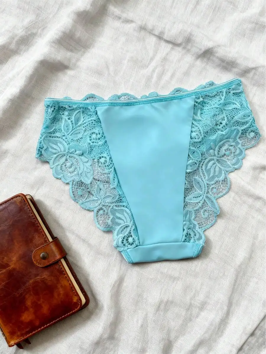Womens Lace Panties Mid-Rise Elastic Waist Floral Lace Trim Breathable Seamless Underwear
Womens Lace Panties Mid-Rise Elastic Waist Floral Lace Trim Breathable Seamless Underwear