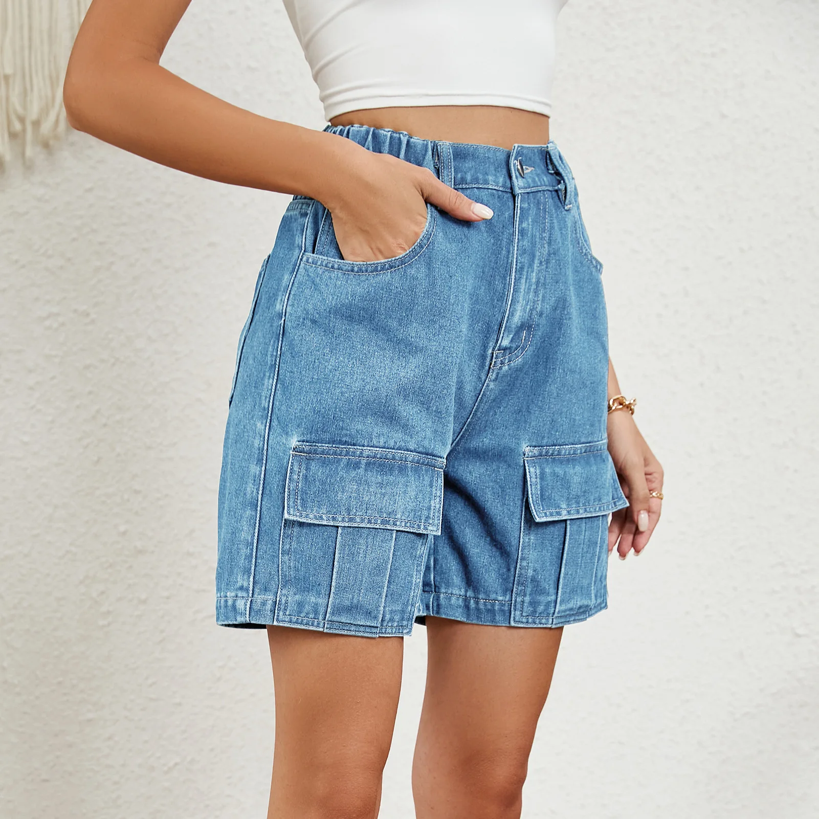 2026 Solid-color Elastic Waist Cargo Denim Shorts. New Summer Fashion and Versatile Casual Washed Mid-length Jeans for Women
2026 Solid-color Elastic Waist Cargo Denim Shorts. New Summer Fashion and Versatile Casual Washed Mid-length Jeans for Women