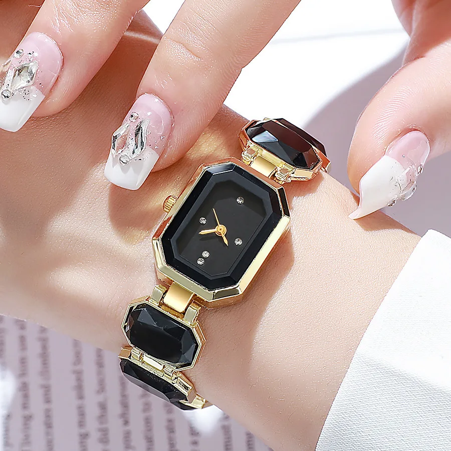 Small cube candy watch, large gemstone, colorful emerald, niche, high-end, light luxury, fashionable bracelet, watch for ladies
Small cube candy watch, large gemstone, colorful emerald, niche, high-end, light luxury, fashionable bracelet, watch for ladies