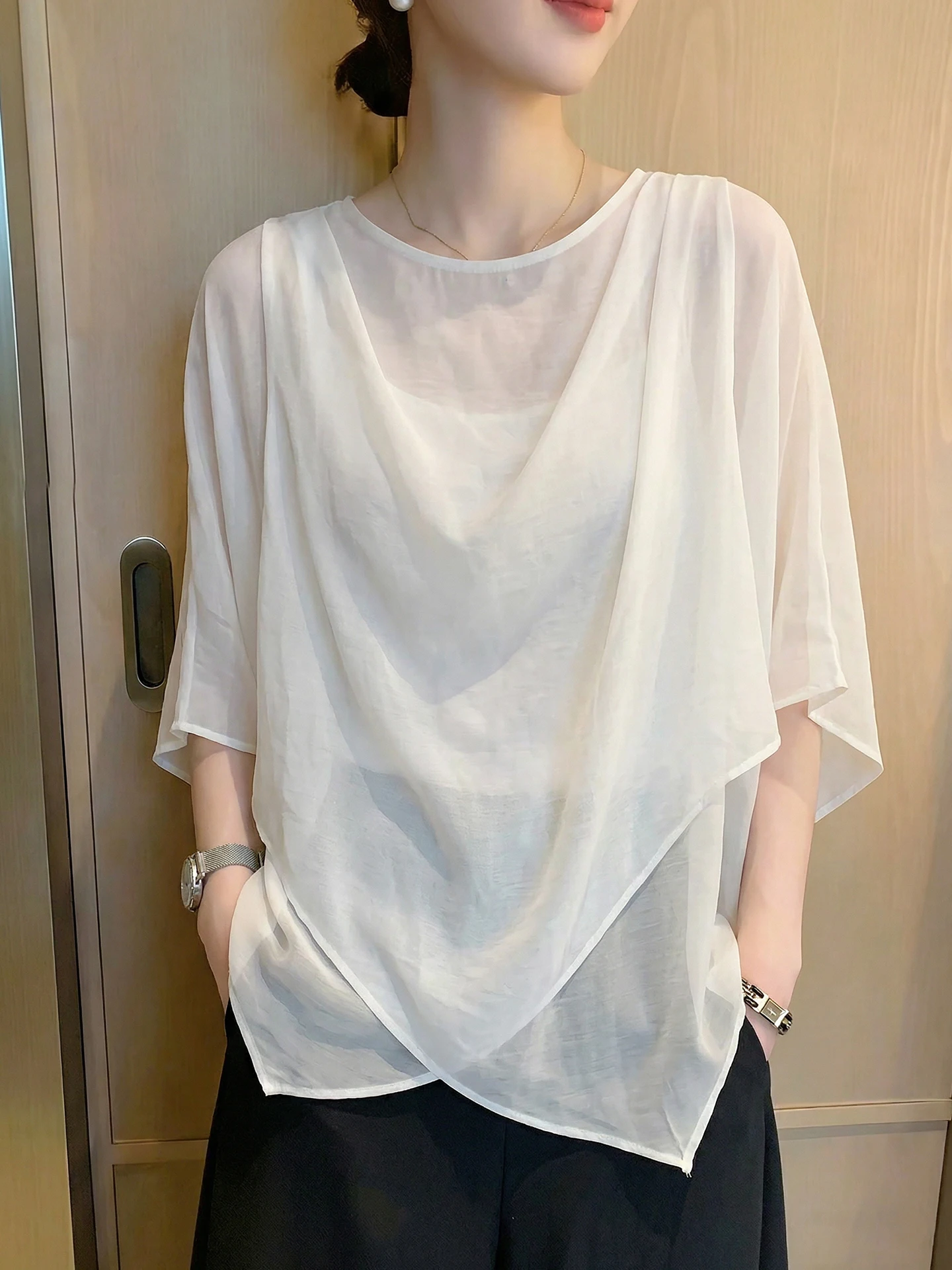 Slimming Effect Light Weight Asymmetrical T-Shirt Comfortable Breathable Elegant Minimalist Style Korean Version Silk Top
Slimming Effect Light Weight Asymmetrical T-Shirt Comfortable Breathable Elegant Minimalist Style Korean Version Silk Top