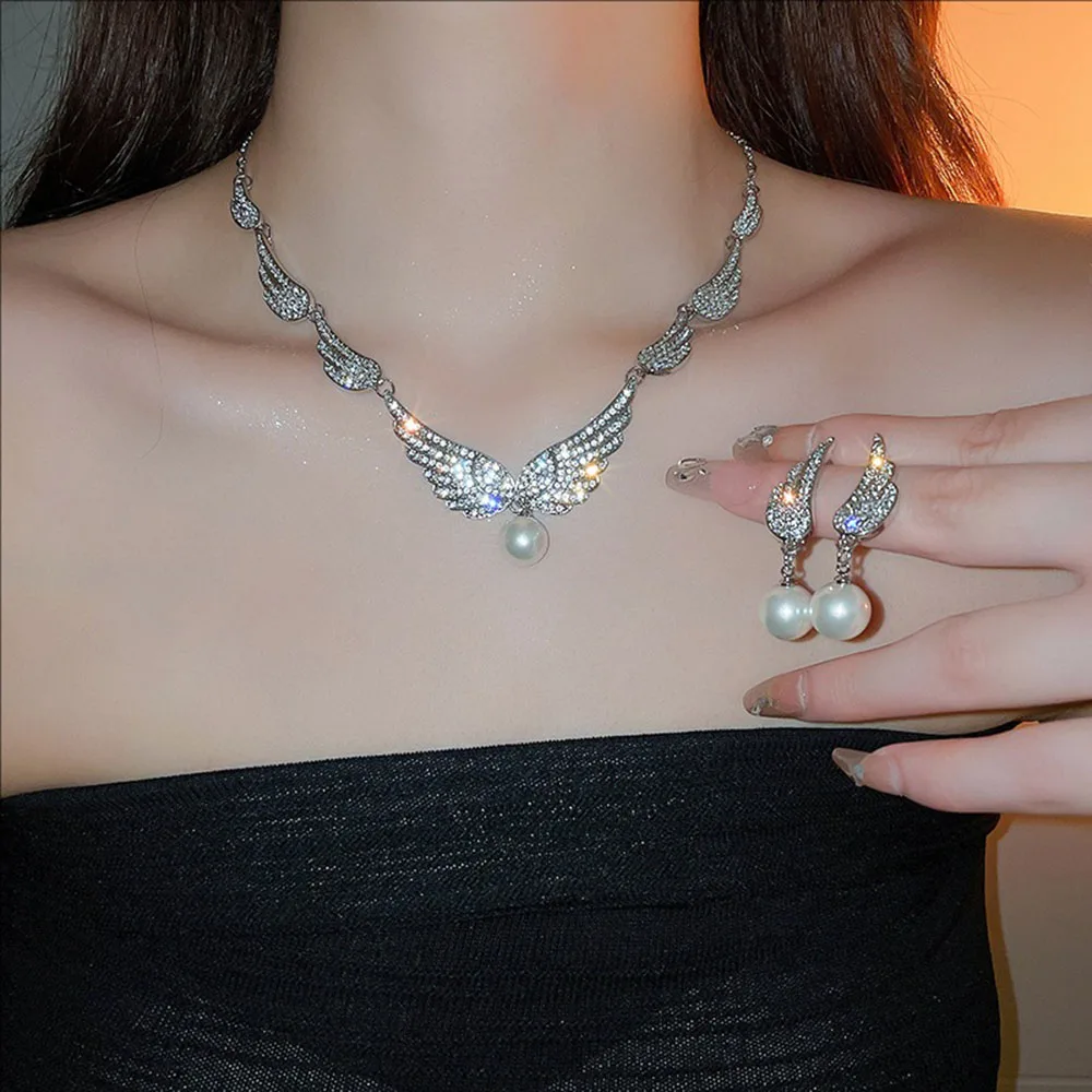 Zircon Wing Pearl Necklace Earrings Set Elegant Light Luxury And High-end Collarbone Chain Creative Design Female Jewelry
Zircon Wing Pearl Necklace Earrings Set Elegant Light Luxury And High-end Collarbone Chain Creative Design Female Jewelry