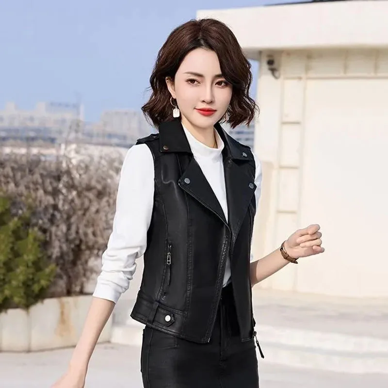 2026 Streetwear Women Soft PU Vest Female Plus Size Faux Sheepskin Lapel Coat Moto Biker Waistcoat Sleeveless Leather Jacket
2026 Streetwear Women Soft PU Vest Female Plus Size Faux Sheepskin Lapel Coat Moto Biker Waistcoat Sleeveless Leather Jacket