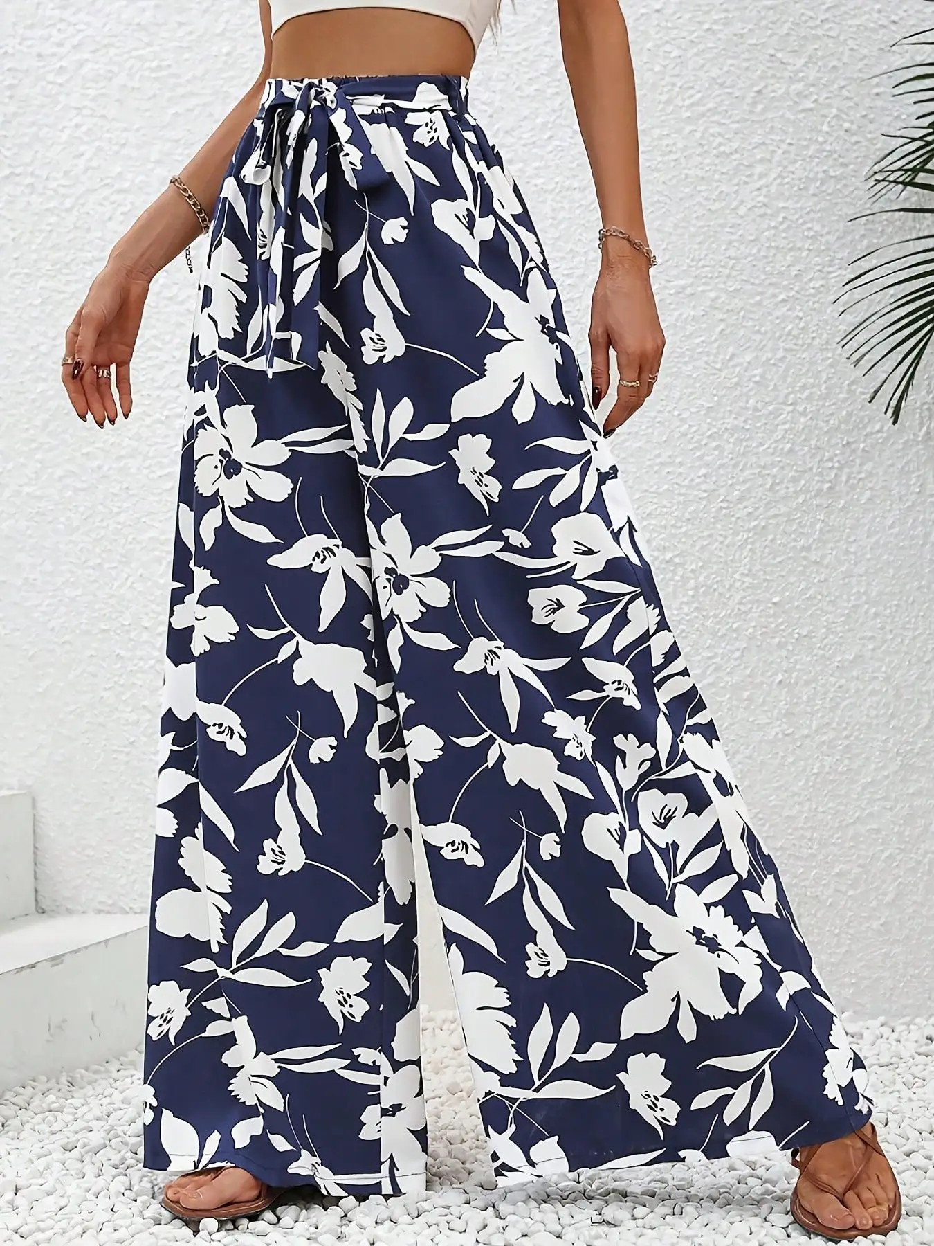 Casual and comfortable vacation style women's clothing, summer floral print wide leg pants, high waisted pants, long pants
Casual and comfortable vacation style women's clothing, summer floral print wide leg pants, high waisted pants, long pants