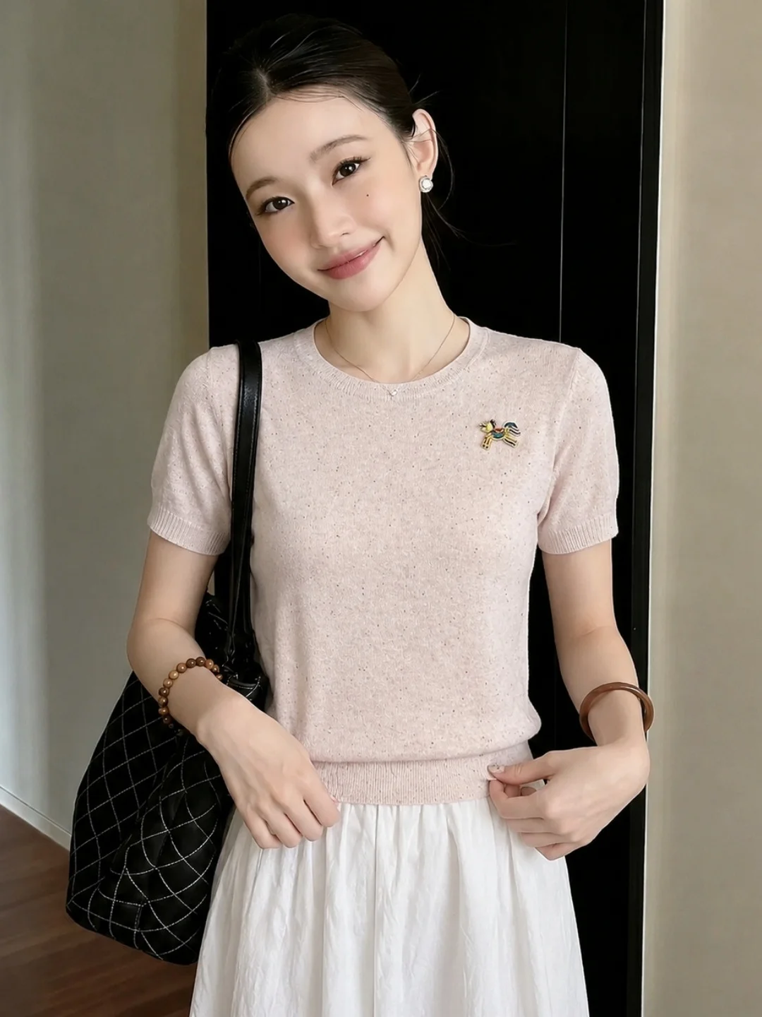 Sweet Simple Pure Color Ice Silk Knitted Short Sleeve Slimming Design Summer Charming Versatile Small Shirt Women's Fashion
Sweet Simple Pure Color Ice Silk Knitted Short Sleeve Slimming Design Summer Charming Versatile Small Shirt Women's Fashion