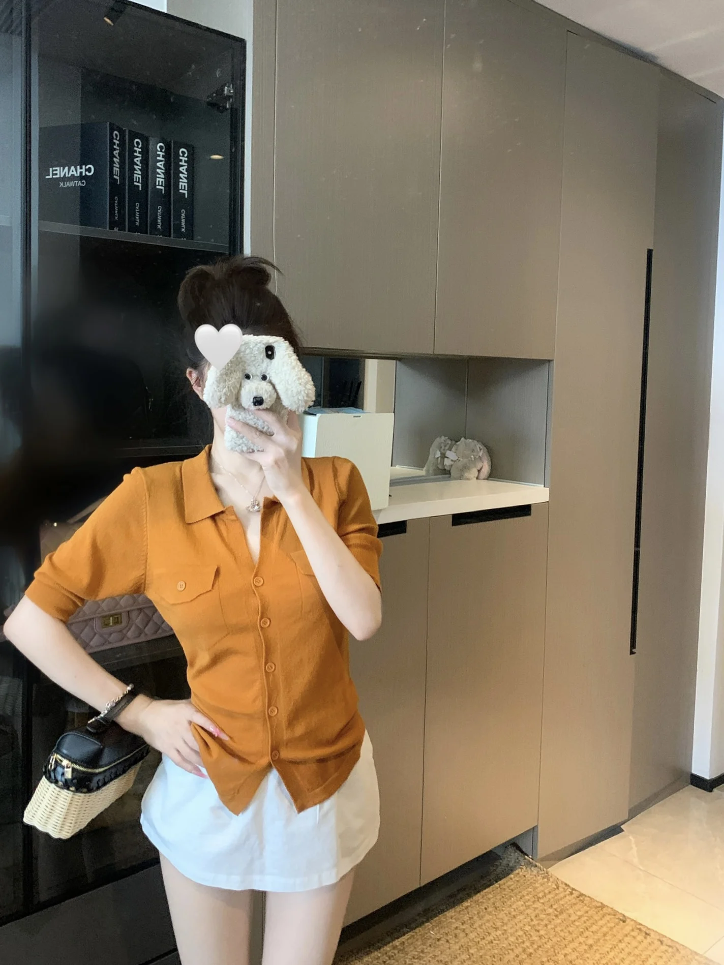Elegant Short Sleeve Neck Knitted Shirt for Women Stylish Slimming Single Button Summer Top Casual Wear Comfortable Fit
Elegant Short Sleeve Neck Knitted Shirt for Women Stylish Slimming Single Button Summer Top Casual Wear Comfortable Fit