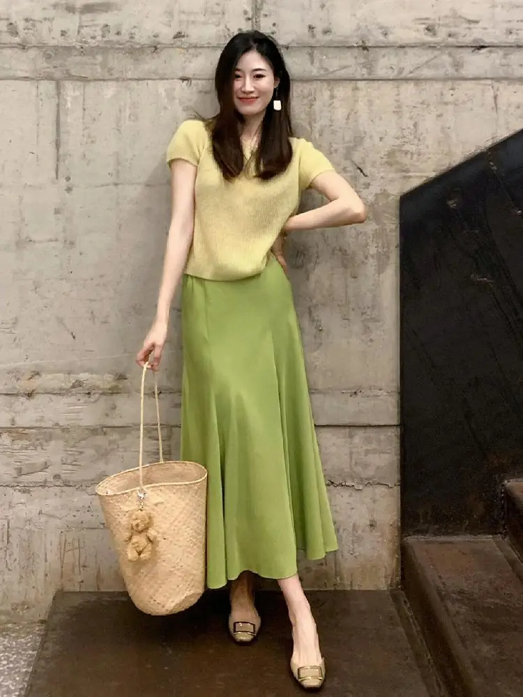 2025 Summer Women's Jade Green Acetate Satin Skirts & Thin Knit Top Set Premium Elegant Dopamine Style Luxury Goddess Outfit
2025 Summer Women's Jade Green Acetate Satin Skirts & Thin Knit Top Set Premium Elegant Dopamine Style Luxury Goddess Outfit