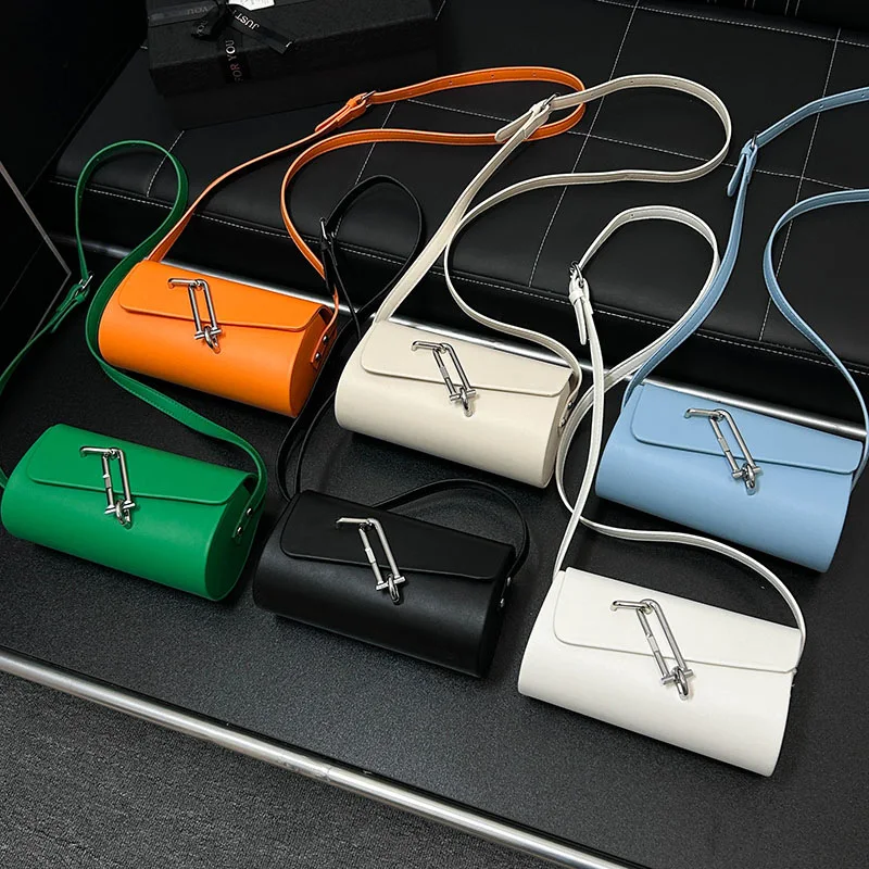 Новинка 2023 года, изысканная женская сумка через плечо, шикарная сумка через плечо, элегантная универсальная сумка, стильная и функциональная
Новинка 2023 года, изысканная женская сумка через плечо, шикарная сумка через плечо, элегантная универсальная сумка, стильная и функциональная