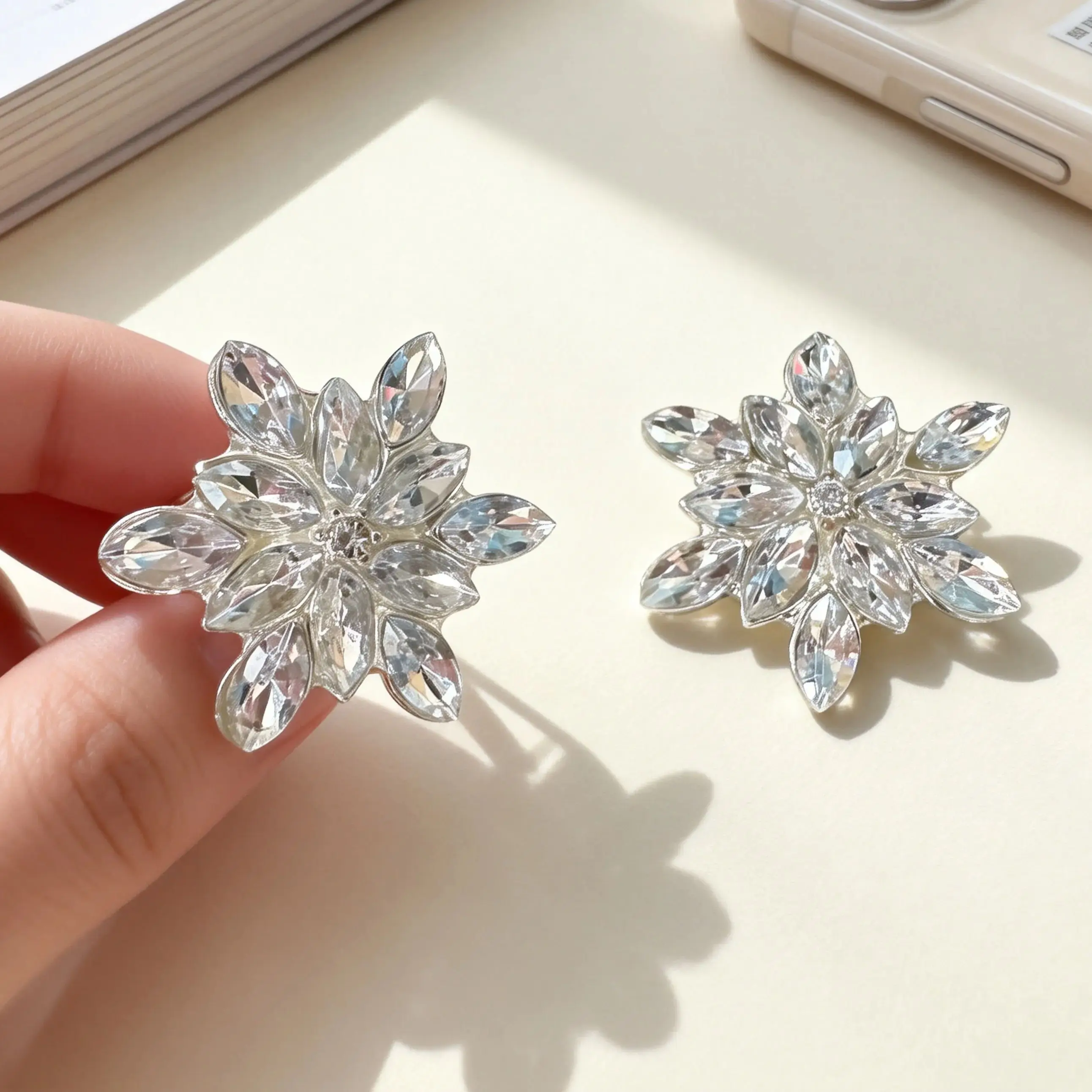 4Pcs Sparkling Snowflake Rhinestone Buttons,Handmade Flatback Buttons for Clothing,Wedding Flower,Hair Accessories Decoration
4Pcs Sparkling Snowflake Rhinestone Buttons,Handmade Flatback Buttons for Clothing,Wedding Flower,Hair Accessories Decoration