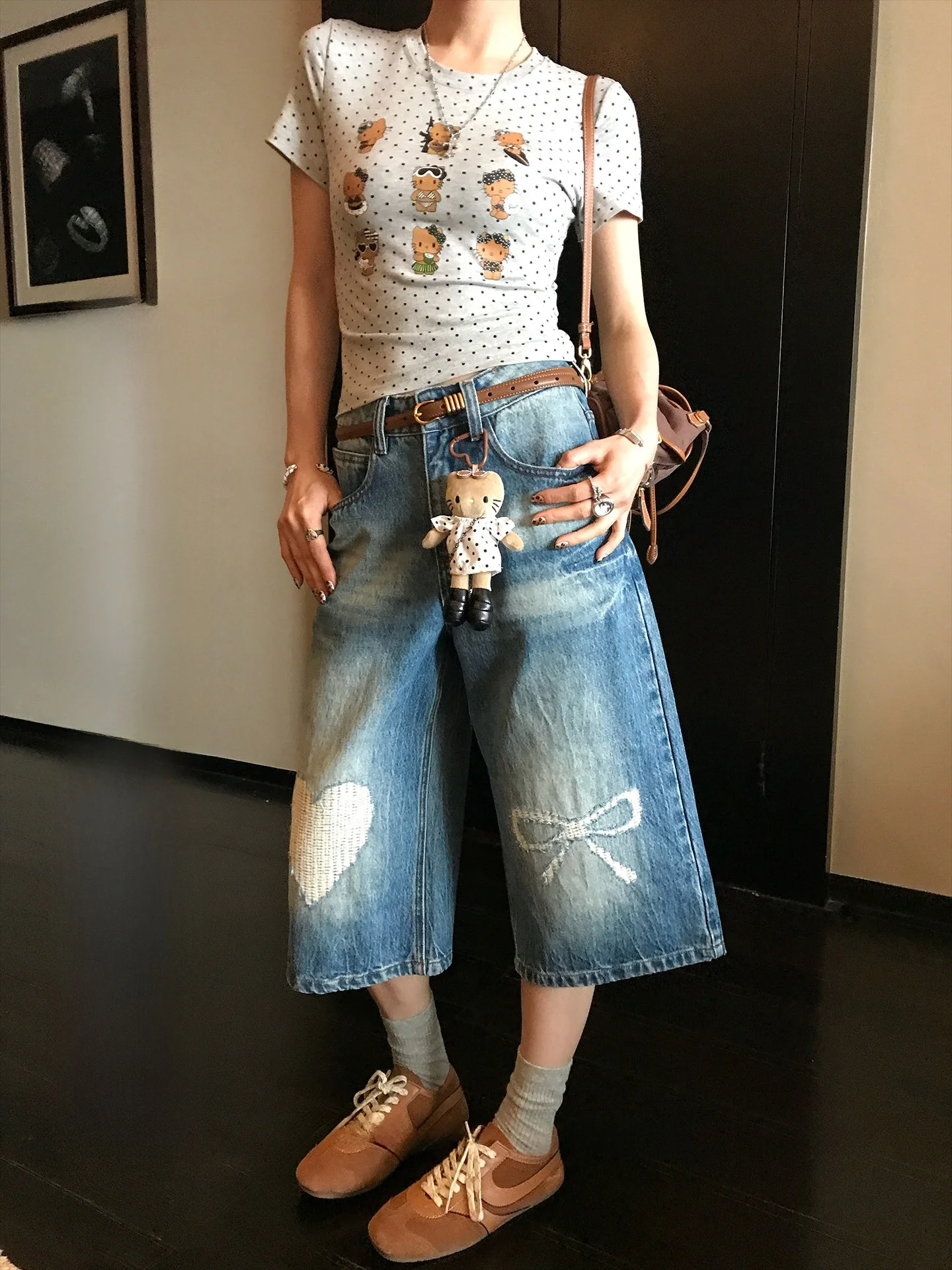 LIONE Denim American Retro Faded Heart Knot Seven-Foot Wide-Leg Jeans Cotton Straight Cut Natural Waist Casual
LIONE Denim American Retro Faded Heart Knot Seven-Foot Wide-Leg Jeans Cotton Straight Cut Natural Waist Casual
