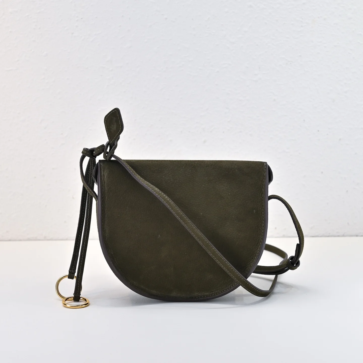 2025 women top quality Customized suede leather crossbody bag, shoulder bag, vacation casual saddle bag
2025 women top quality Customized suede leather crossbody bag, shoulder bag, vacation casual saddle bag