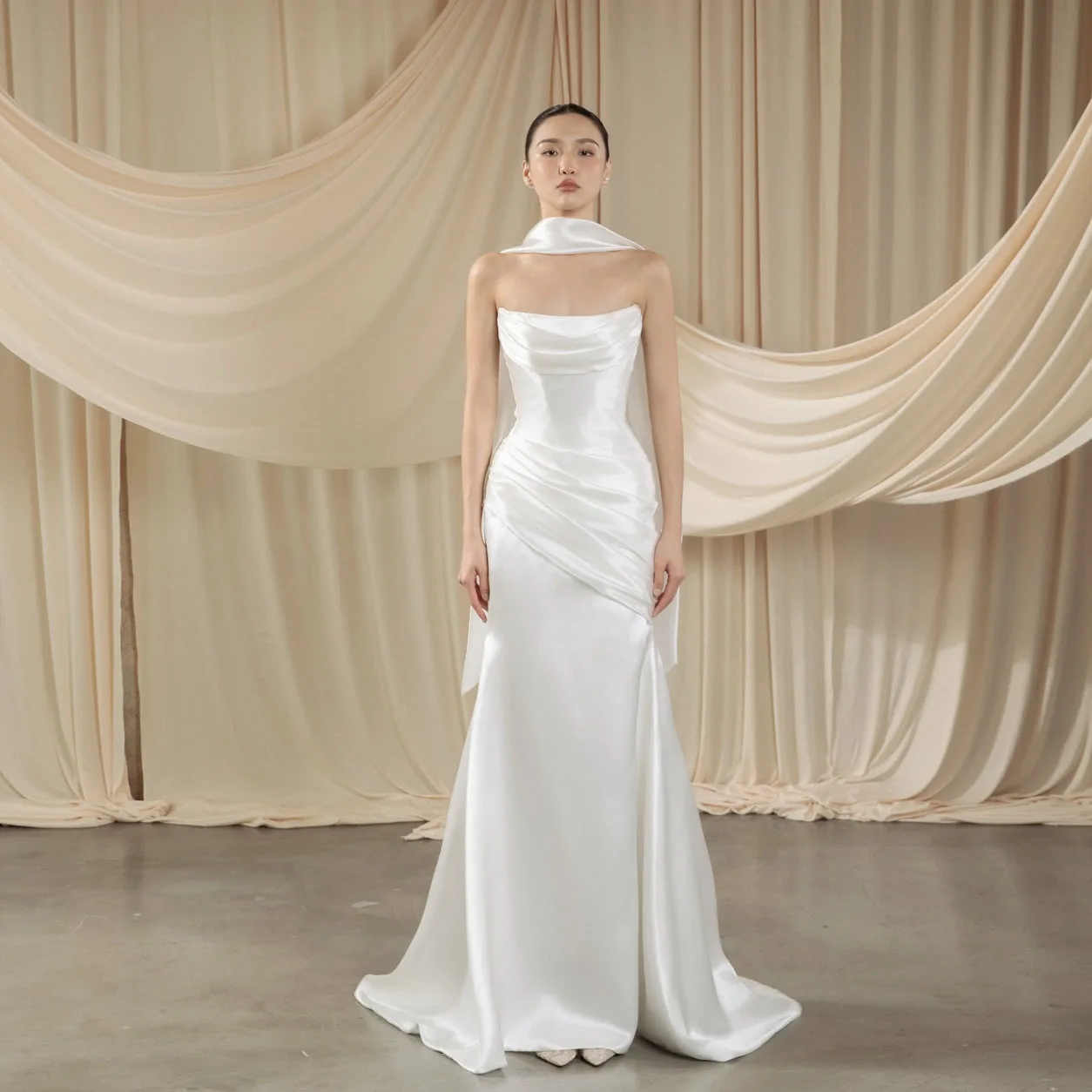 Simple Satin Wedding Dresses Pleat Mermaid Strapless Bridal Gown with Ribbons Flowing Cape Vestido De Noiva Sereia Customized
Simple Satin Wedding Dresses Pleat Mermaid Strapless Bridal Gown with Ribbons Flowing Cape Vestido De Noiva Sereia Customized
