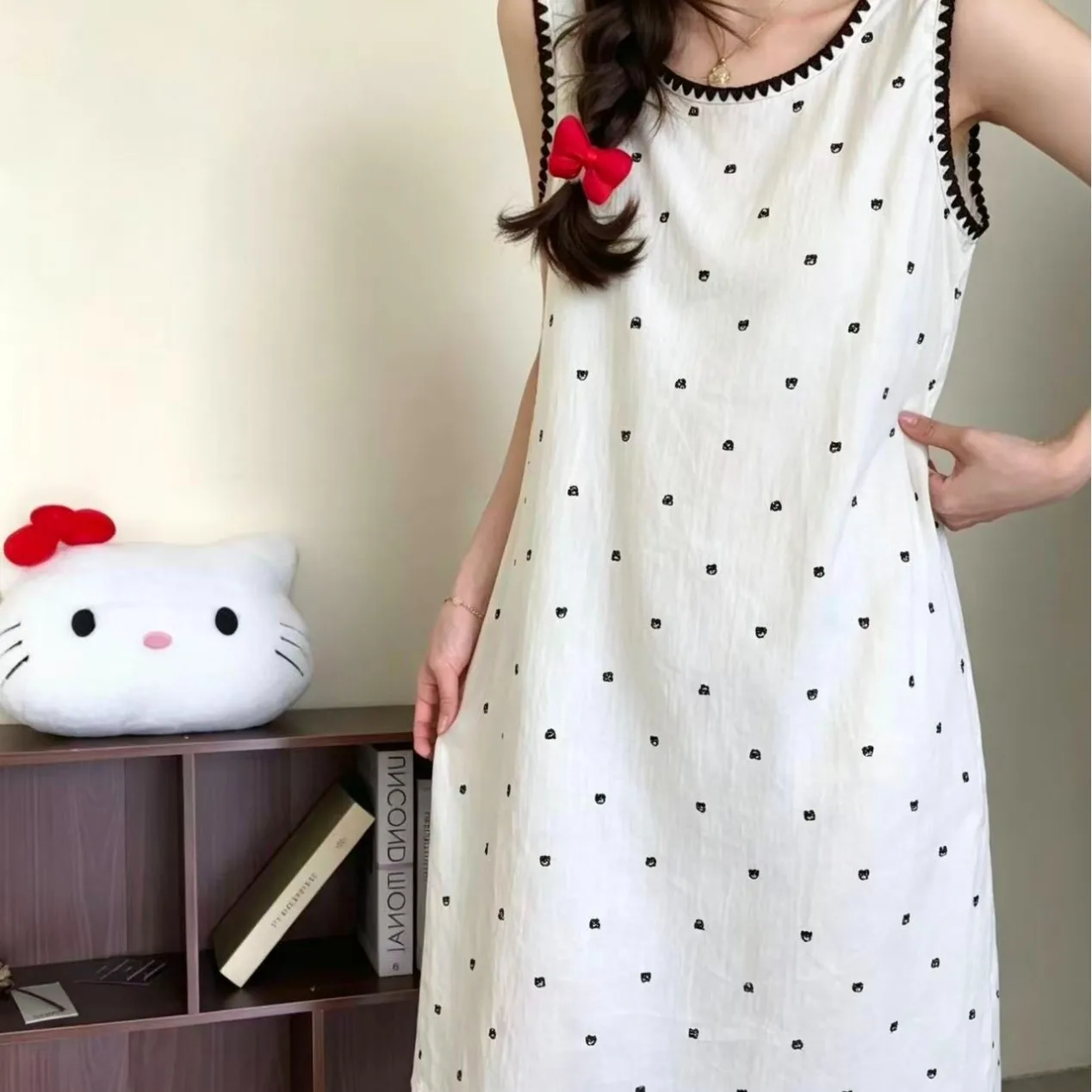Summer Thin Cloud Cotton Sleep Dress Women's White Black Head Moon Tooth Vest Style Can Be Worn outside Sweet Home
Summer Thin Cloud Cotton Sleep Dress Women's White Black Head Moon Tooth Vest Style Can Be Worn outside Sweet Home