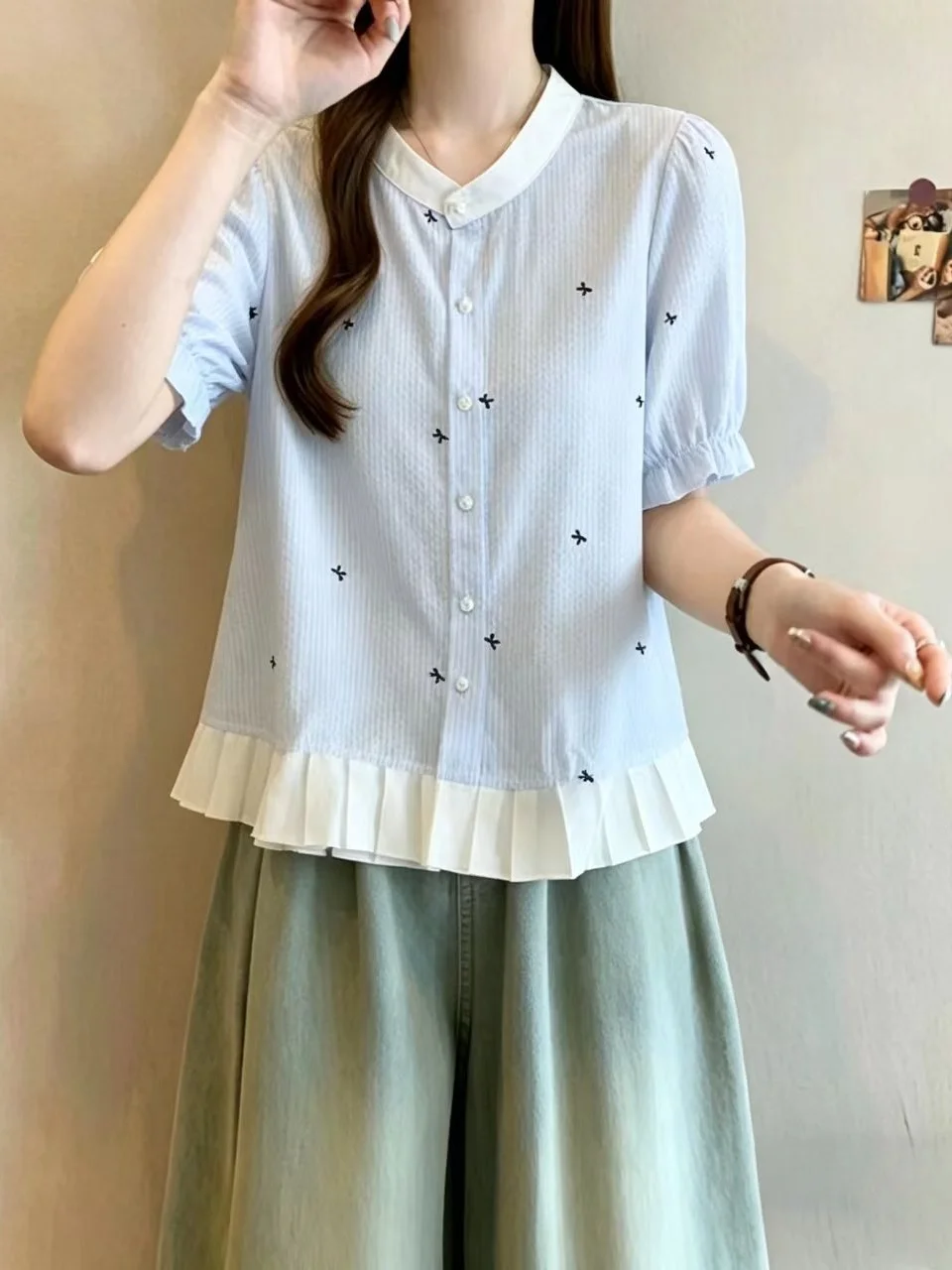Blue Stripe Embroidered Bubble Sleeve Shirt for plus Size Women Short Sleeve Top with Flounce Summer Age-Reversing Clot...
Blue Stripe Embroidered Bubble Sleeve Shirt for plus Size Women Short Sleeve Top with Flounce Summer Age-Reversing Clot...