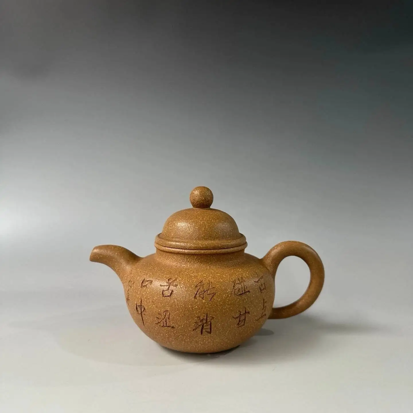 China Yi Xing Zisha Clay Handmade Exquisite Teapot 250cc
China Yi Xing Zisha Clay Handmade Exquisite Teapot 250cc