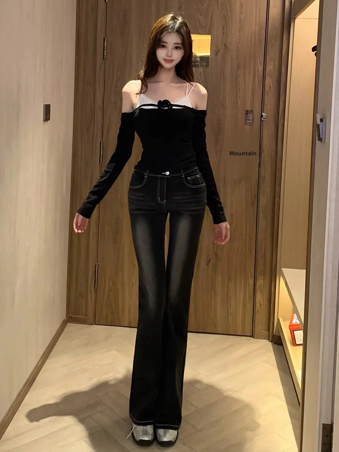American Retro High Waist Bell Bot Jeans Women's Two Button Slimming Long Legging Cotton Stretch Denim Spring Season
American Retro High Waist Bell Bot Jeans Women's Two Button Slimming Long Legging Cotton Stretch Denim Spring Season
