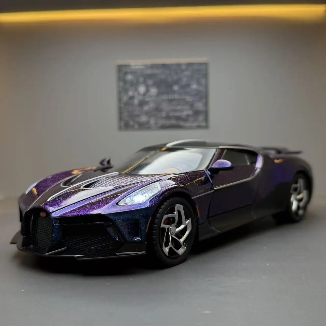 1:24 La Voiture Noire Sports Car Alloy Diecast Sound Light Car Model Collection Ornament Children's Toy Gift
1:24 La Voiture Noire Sports Car Alloy Diecast Sound Light Car Model Collection Ornament Children's Toy Gift