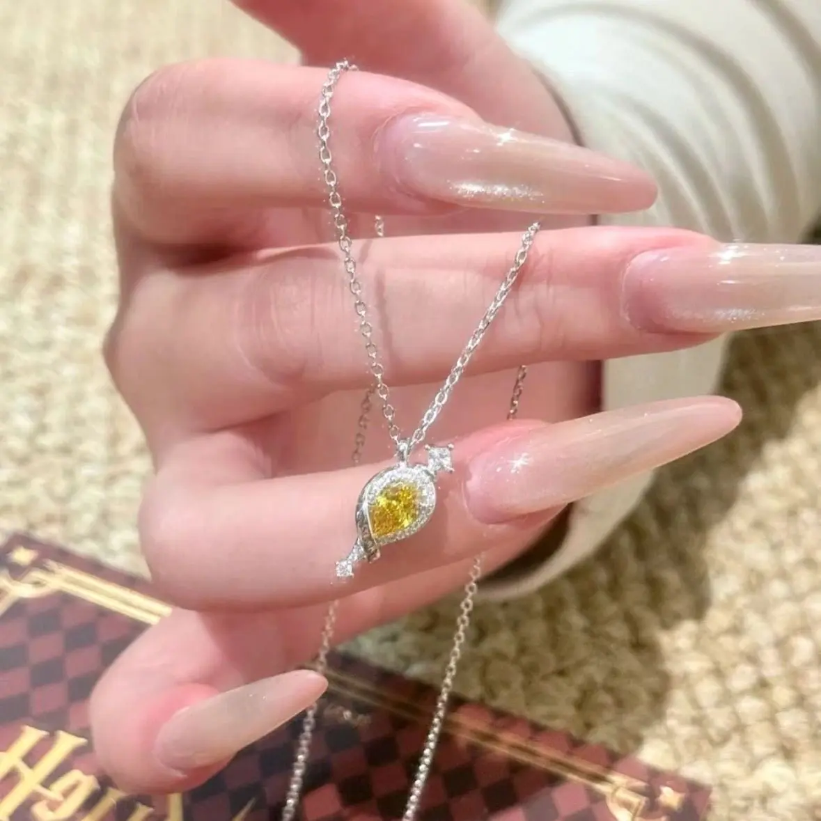Cute Yellow Liquid Luck Teardrop Pendant Necklace Kawaii Bottle Charm Fashion Jewelry Gift for Fans
Cute Yellow Liquid Luck Teardrop Pendant Necklace Kawaii Bottle Charm Fashion Jewelry Gift for Fans