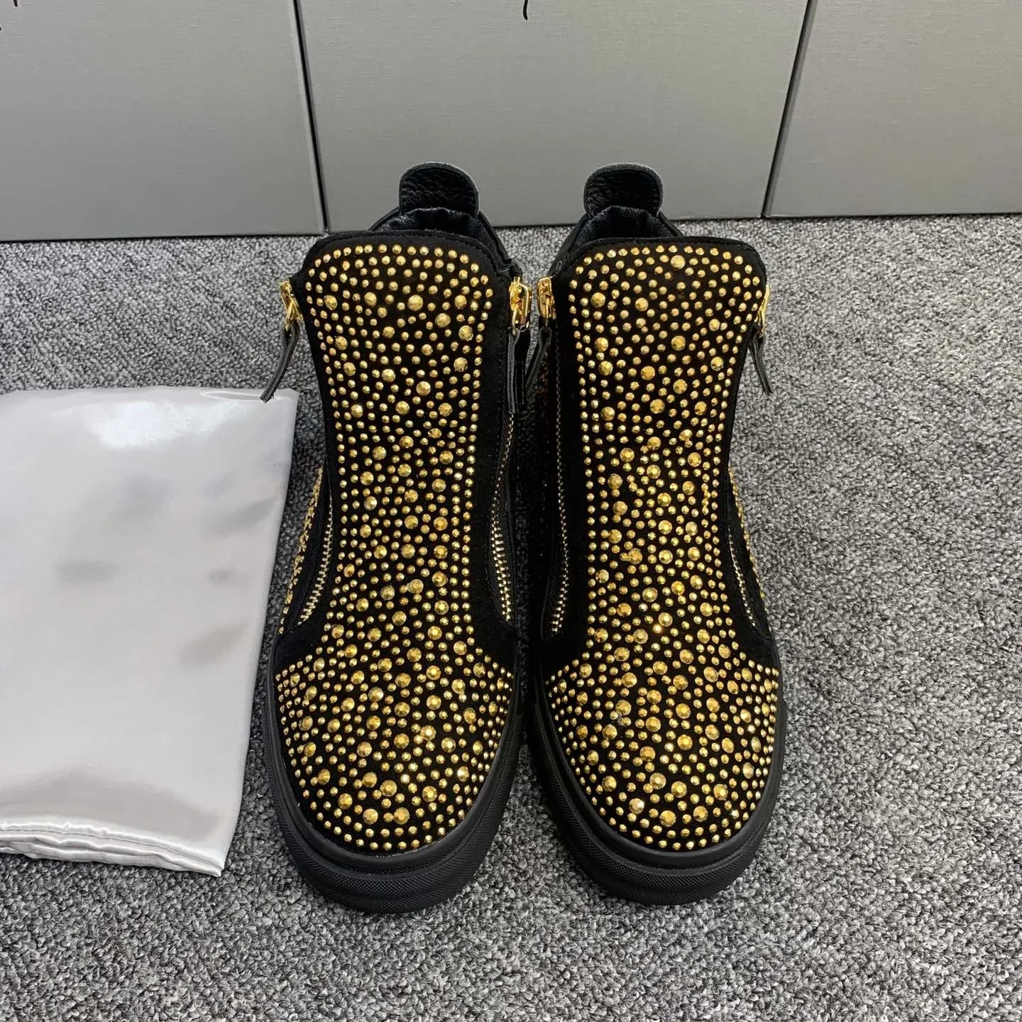 Top Quality Classic Mens Casual Sneakers Women High-top Real Leather Tennis Luxury Brand Designer Unisex Sports shoes G840
Top Quality Classic Mens Casual Sneakers Women High-top Real Leather Tennis Luxury Brand Designer Unisex Sports shoes G840