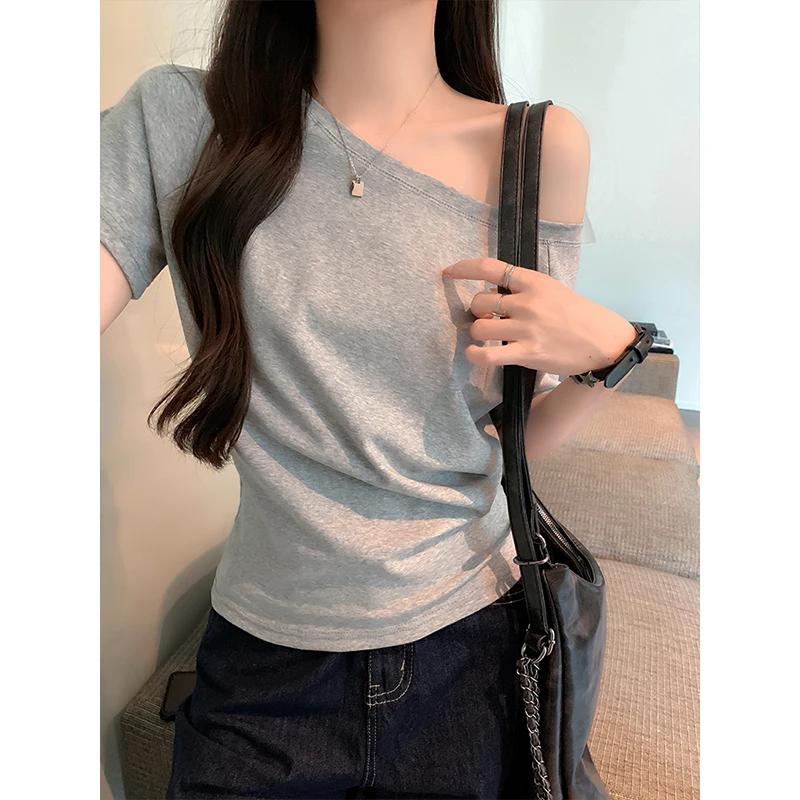 One-Shoulder Short-sleeved T-shirt Slanted Shoulder Loose Women Tops Tees Casual Streetwear summer 2025
One-Shoulder Short-sleeved T-shirt Slanted Shoulder Loose Women Tops Tees Casual Streetwear summer 2025