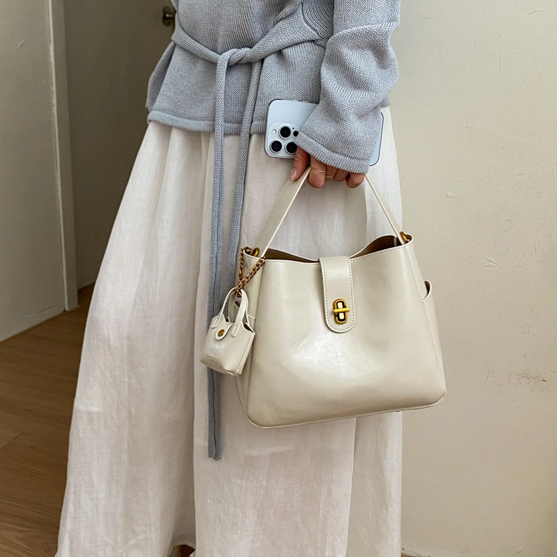 Original Brand Design Shoulder Bags for Women Fashion Trendy Small Bucket Bag with Inner Bag Shopper PU Leather Tote Handbags
Original Brand Design Shoulder Bags for Women Fashion Trendy Small Bucket Bag with Inner Bag Shopper PU Leather Tote Handbags
