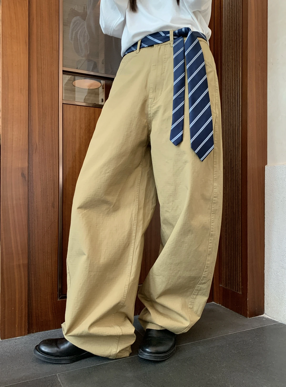 Slimming High Waist Wide Leg Pants Pure Color Faionable Korean Sle Casual Trousers for Women Cotton Material Non-Stretch
Slimming High Waist Wide Leg Pants Pure Color Faionable Korean Sle Casual Trousers for Women Cotton Material Non-Stretch